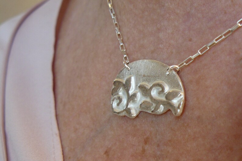 Massive silver necklace 925 with elongated medal and arabesque engraving