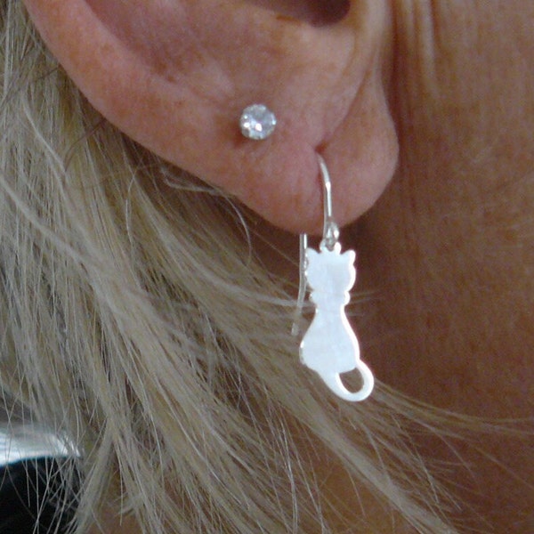 Boucles d'oreilles argent, breloques chats, silhouette chat, chat argent, cadeau, femmes, filles, enfants