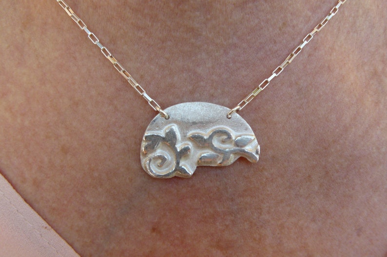 Massive silver necklace 925 with elongated medal and arabesque engraving