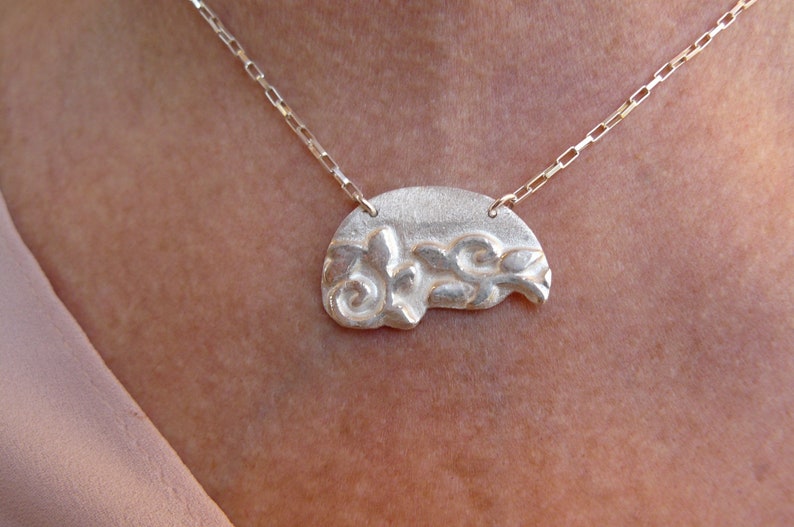 Massive silver necklace 925 with elongated medal and arabesque engraving