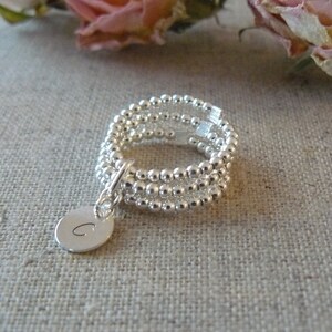 Anillo elástico de plata maciza, tres filas, personalizable, inicial, cuentas de plata, medalla grabada, disco grabado, grabado de inicial