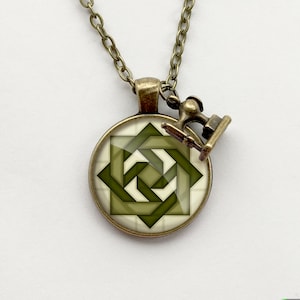 Circular Slip Knot Quilt Block Necklace