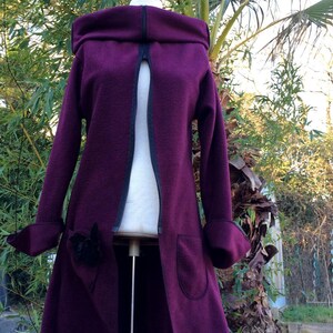 Manteau/ veste zippée poche polaire aubergine Tout à l'envers broche image 2