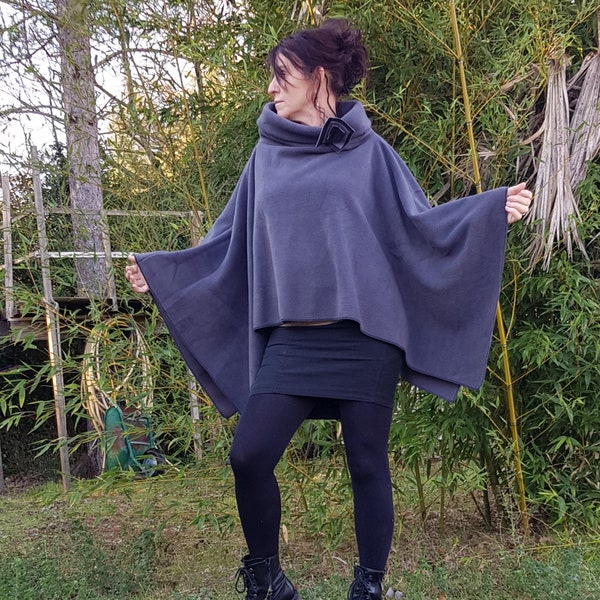 cape jupe polaire, jupe polaire,poncho polaire gris ,  cape polaire grise , broche assortie , jupe polaire chaude, cape chaude