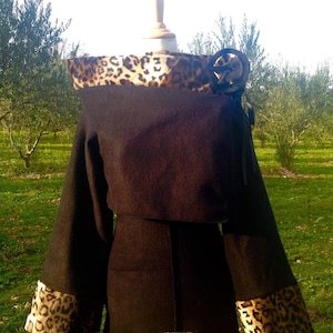 Verkauft nur Bolero zweifarbige Polarfleece Noire/Fausse Fell Leopard + Pin / in den Farben der erreichbaren Ihre