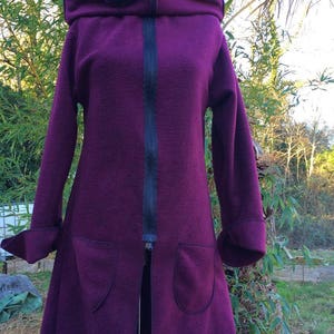 Manteau/ veste zippée poche polaire aubergine Tout à l'envers broche image 5
