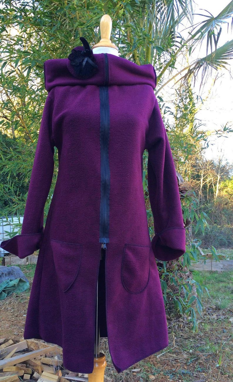 Manteau/ veste zippée poche polaire aubergine Tout à l'envers broche image 5