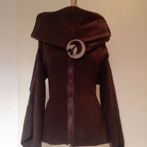 Manteau / veste zippée poche Polaire Marron Tout à l'envers broche image 2