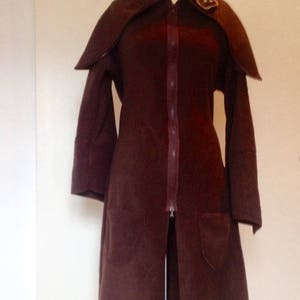 Manteau / veste zippée poche Polaire Marron Tout à l'envers broche image 4