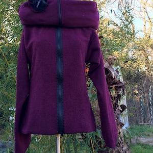 Manteau/ veste zippée poche polaire aubergine Tout à l'envers broche image 4