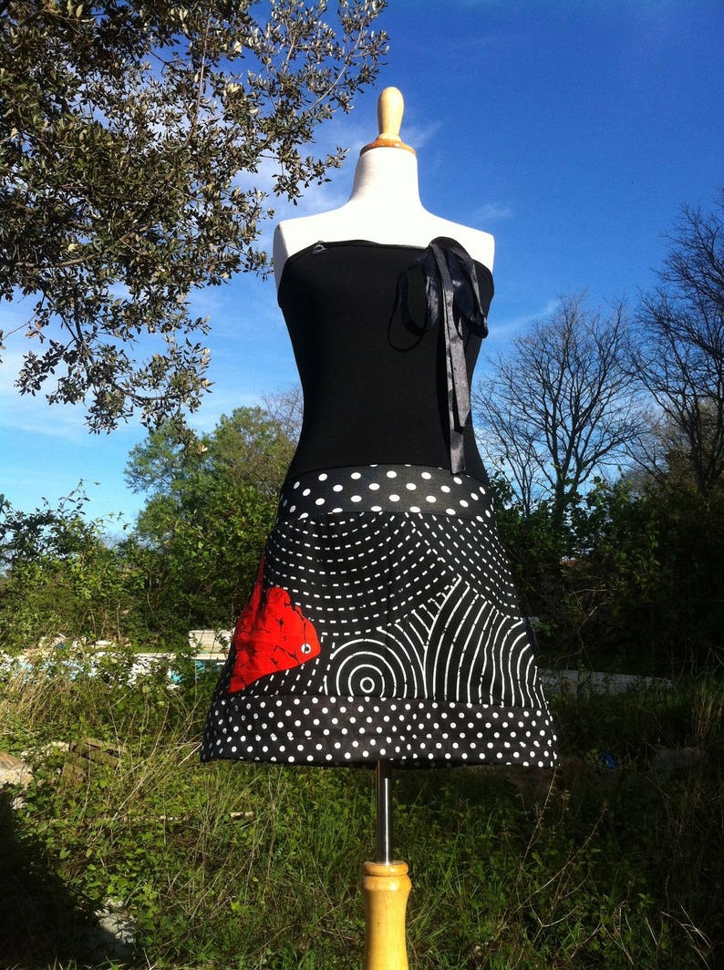 Robe Bustier Jupe, sur-mesure, jersey noir, pois noir, poisson japonais, poisson rouge, robe coton noir, robe coton blanc, carpe Koï, motif image 1