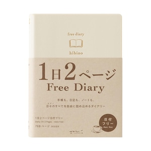 Könnte beinhalten: Ein cremefarbenes Tagebuch mit einer braunen Papierbanderole. Der Einband zeigt den Text 'free diary' und 'hibino' mit einem Symbol eines offenen Buches. Die Banderole enthält '1日2ページ Free Diary', japanischen Text, 'Daily On 2 Pages -date free-', '768 ページ 383日分' und ein Kaffeetassensymbol.