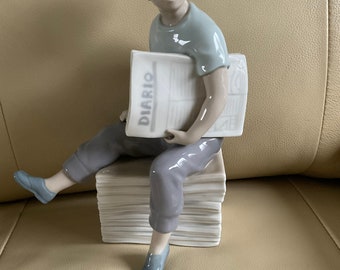 Vintage Lladro NAO Newsman Porcelain Figurine Newsboy Figurine
