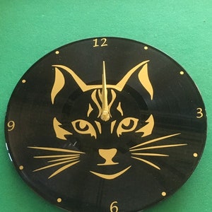 Clock / wall clock on vinyl disc: stylized cat image 2