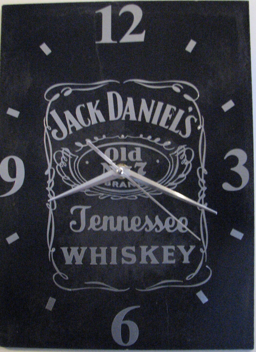 Horloge /Pendule sur Ardoise Motif Jack Daniel's