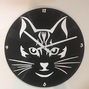 Clock / wall clock on vinyl disc: stylized cat image 1