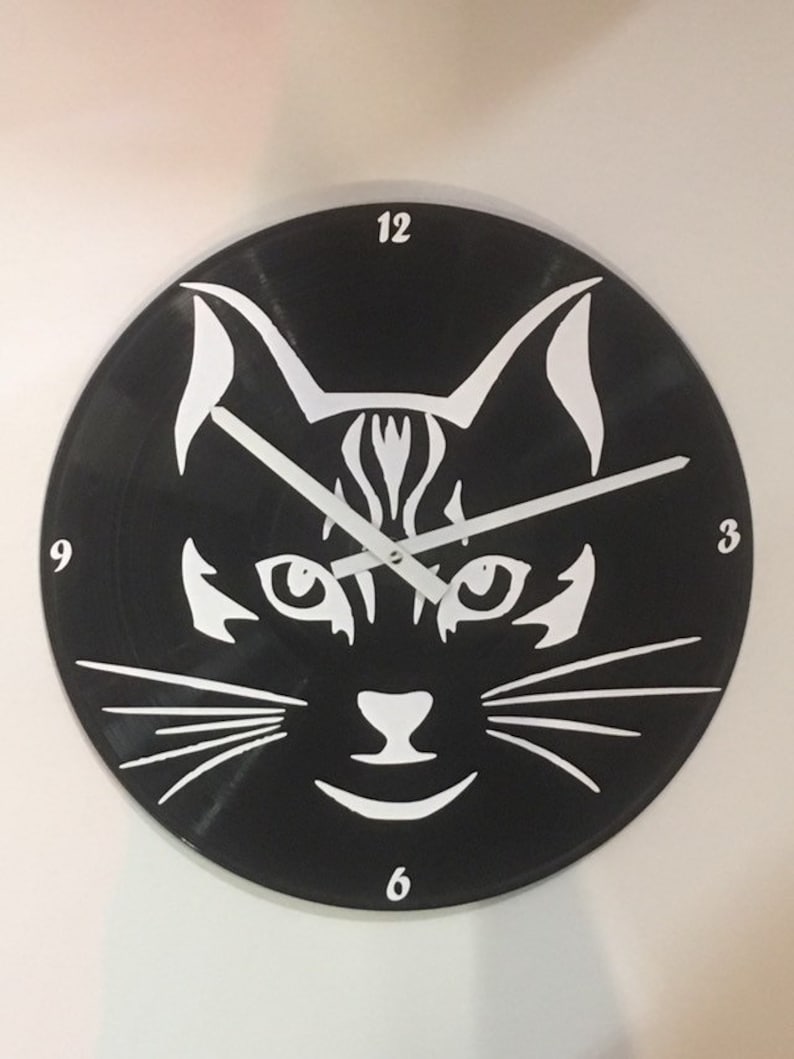 Clock / wall clock on vinyl disc: stylized cat image 1