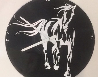 Horloge / pendule murale sur disque vinyle : cheval stylisé blanc