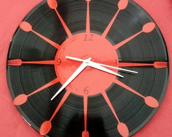 Horloge / pendule murale sur disque vinyle : cuisine (fourchette et cuillères)