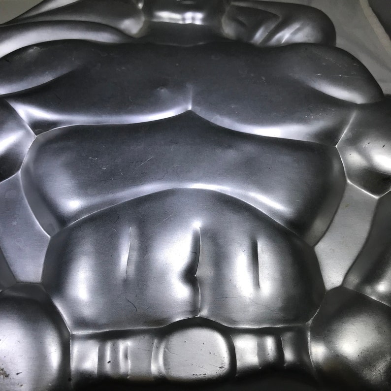 Superman Centerpiece Wilton Cake Pan Hallmark DC Comic Super Hero Party Centerpiece