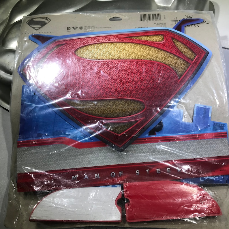 Superman Centerpiece Wilton Cake Pan Hallmark DC Comic Super Hero Party Centerpiece
