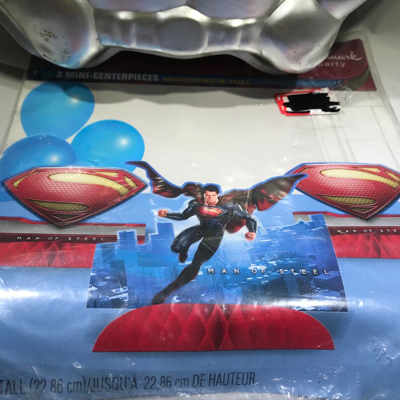 Superman Centerpiece Wilton Cake Pan Hallmark DC Comic Super Hero Party Centerpiece