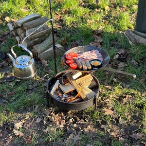 Großer 2-Arm-Feueranker. Schwingarm. Grillen am offenen Feuer. Überlandcamper. Autocamping. Bild 7