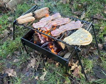 Camping Grill mit einklappbaren Beinen. Bushcraft Zubehör