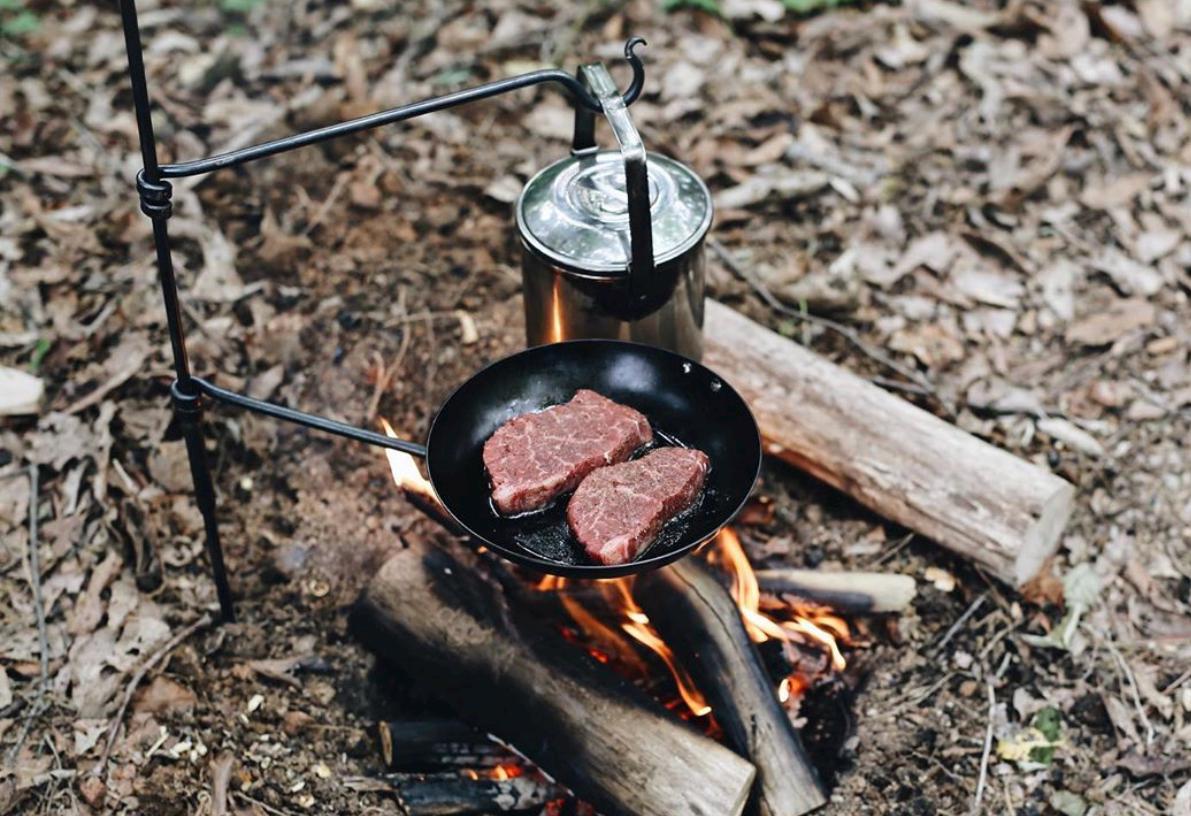 オリジナルパンミニファイヤーアンカー。アウトドア調理器具、ブッシュ