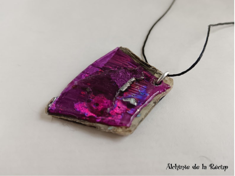 Collier violet upcycling en CD DVD image 4