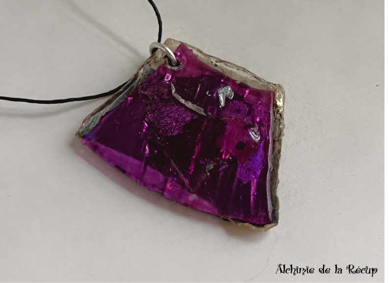 Collier violet upcycling en CD DVD image 5