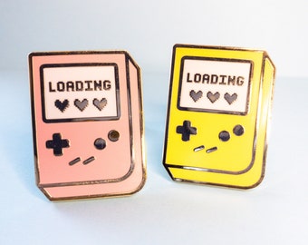 Pin de esmalte de corazones de carga de Gameboy