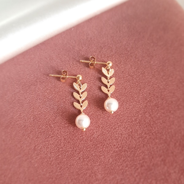 Laurie2- Laurel leaf and pearl earrings, Chic country wedding jewelry, Bridal jewelry, Gold leaf jewelry, Boho, Women's gifts