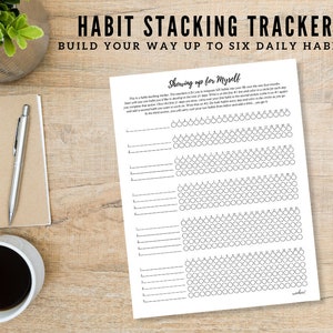 Puede incluir: Un rastreador de hábitos imprimible en blanco y negro con el título "Habit Stacking Tracker" y el texto "Showing up for Myself". El rastreador tiene seis filas de círculos para rastrear hábitos diarios.