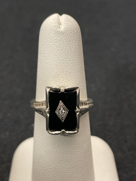 Onyx ring with diamond on sale in center