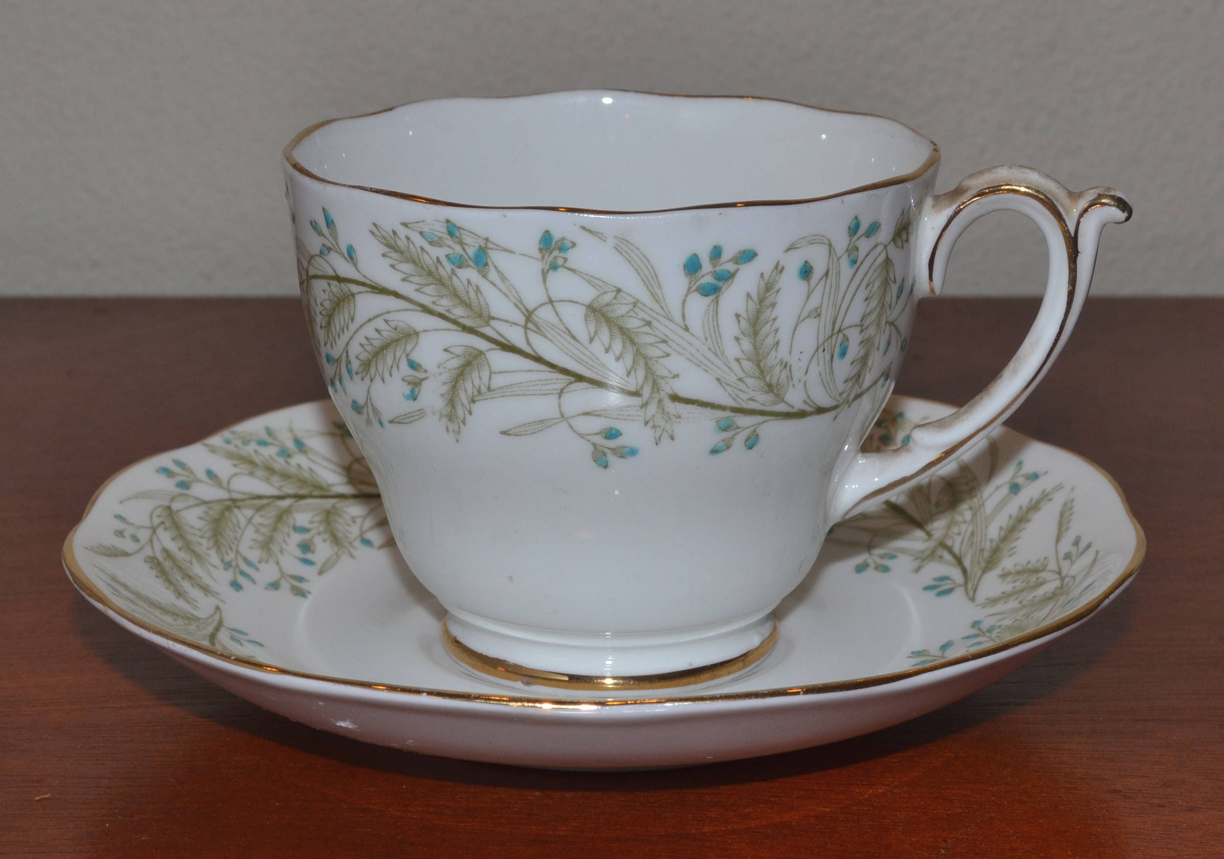 ROSLYN CHINA VINTAGE WHISPERING GRASS TEA TRIO GOOD CONDITION 