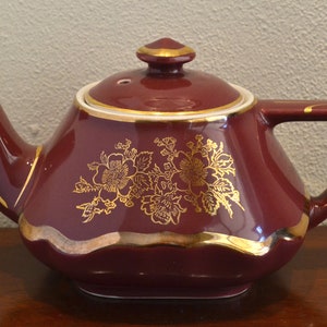 Hall Teapot 0178, Vintage 1930 , Baltimore Style, Maroon Gold Floral Design, 6 Cup, Rare
