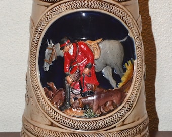 Tankard de bière, grands graphismes colorés de soulagement, chasse royale avec des chiens, poignée de boucle de ceinture