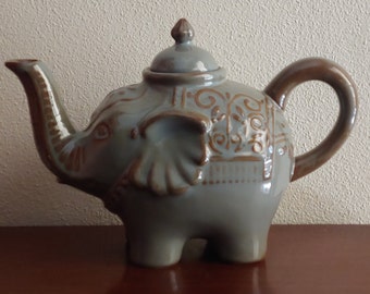 Tetera de cerámica vintage con forma de elefante con estampado en relieve esmaltado