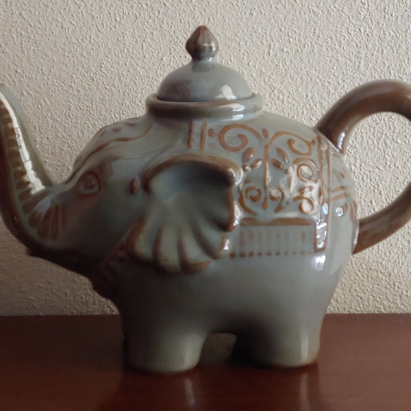 Elephant Shape Vintage Ceramic Tea Pot with Glazed Embossed Pattern