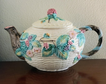 Théière vintage en majolique et baies, The Haldon Group, 1988