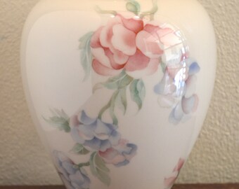 Lenox Chatsworth Vase, 6 inches Tall, Beautiful Vintage Gift Idea, Discontinued Item. Actual: 1987 - 1993
