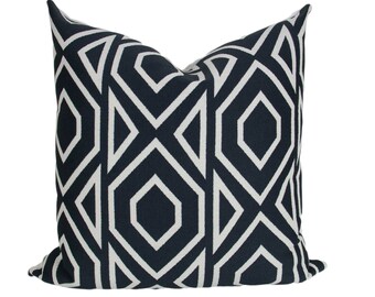 Black & White Geometric Textured Pillow Cover // throw pillow, black white, modern metal zipper, home decor, lumbar, boho, stripes, woven