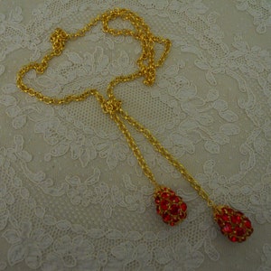Lariat Chain Necklace Large Sparkling Vintage Red Rhinestone Strawberry Charms Gold Plated Rolo Chain Tie Loop Vintage Style Necklace