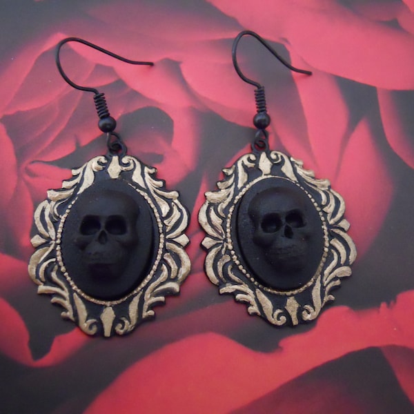 Black Skull Earrings Handpainted Gold Black Frames Memento Mori Victorian Mourning Jewelry Resin Jet Gutta Percha Macabre Gothic Steampunk