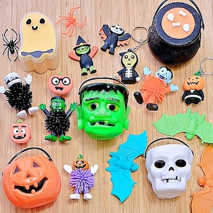 Toy Inside Surprise Halloween Dunker Bucket Spooky Bath Bombs | 2.5-3 inches Depending on Style