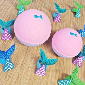 Mermaid Tail Ring Bath Bomb: Kids&#39; Bath Toy, Party Favor