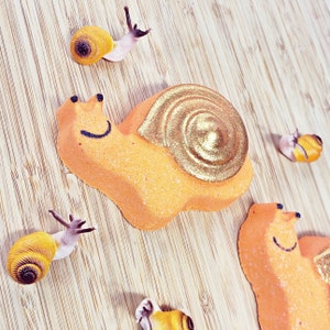 Toy Inside! Sea Animal Bath Bombs | Fishy Friend Crab Seahorse Seashell | Surprise Toy Inside | Bath Bombs for Kids Sea Snail