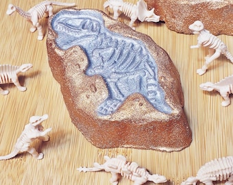 XL Dinosaur Fossil Bath Bomb: 2 Dino Skeleton Toys Inside