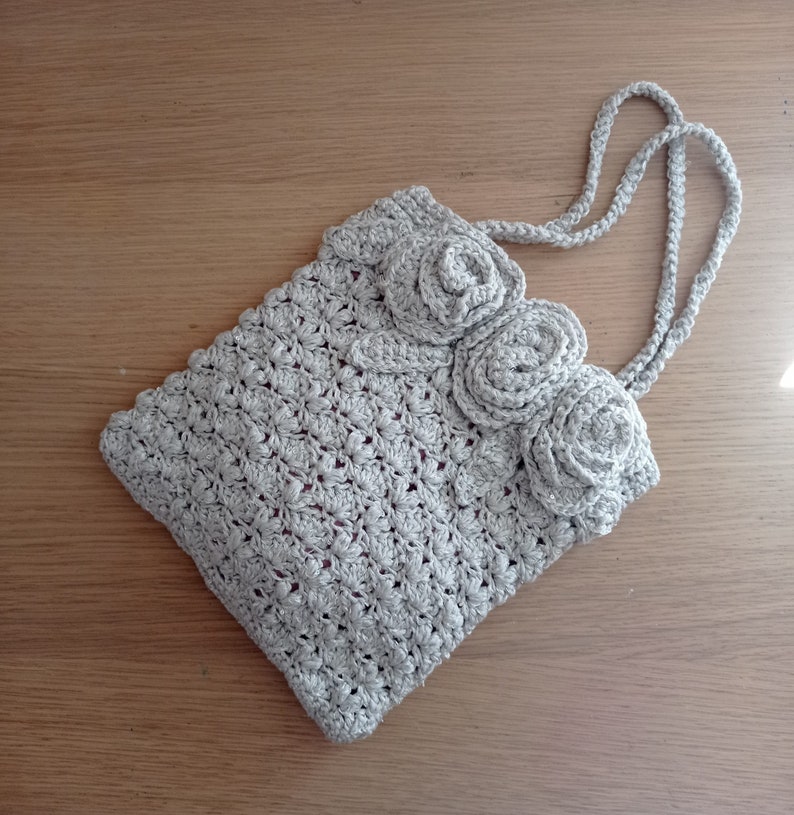 Gehäkelte Silbertasche, Abendtasche, elegante Handtasche, Sommertaschen, handgemachte Tasche, Häkeltaschen, Silbertaschen, Häkelblumentasche Bild 1